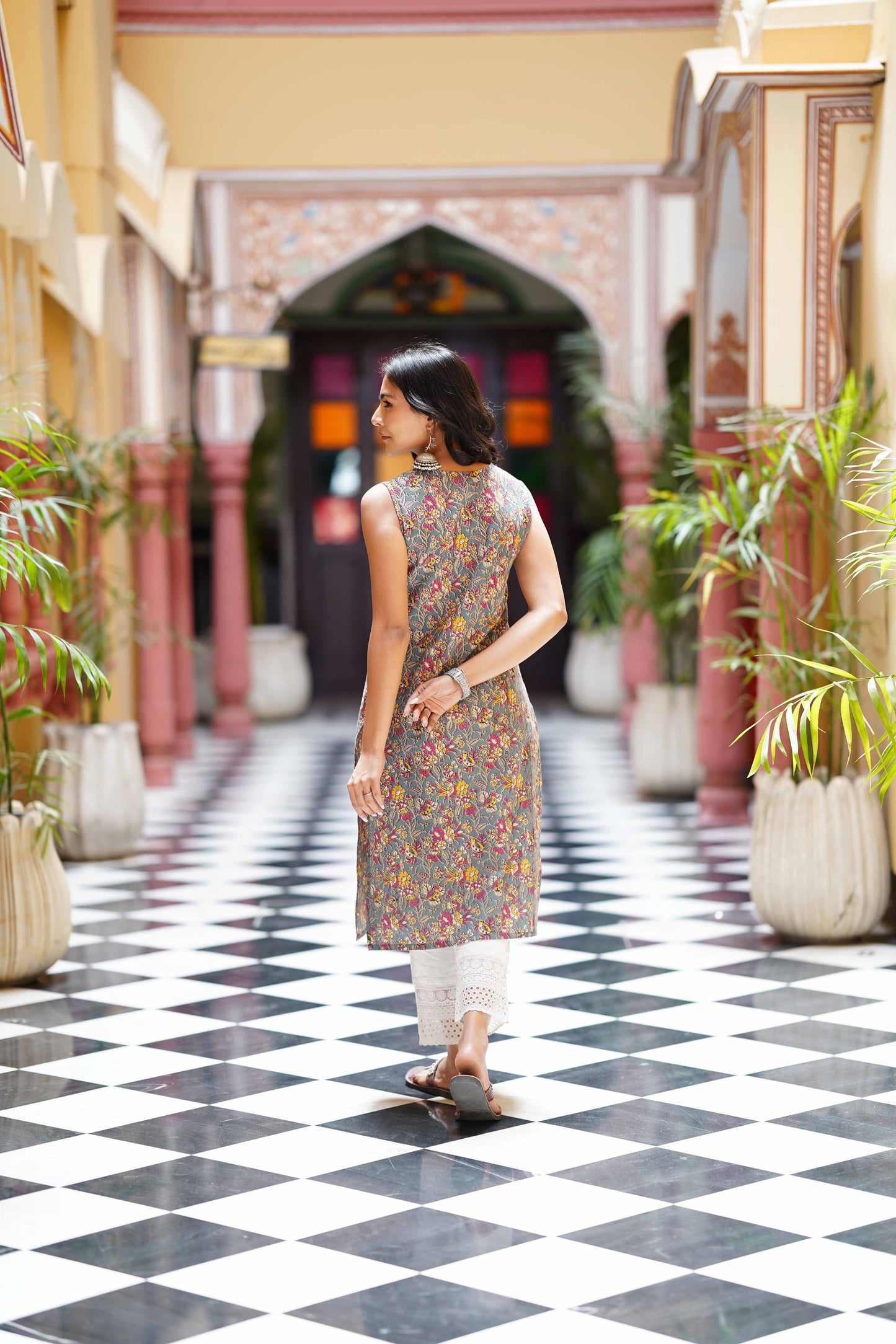 Nivriti Kurta