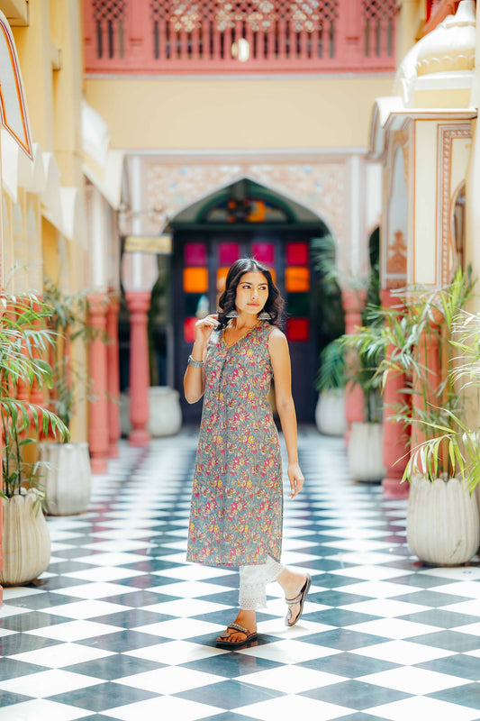 Nivriti Kurta